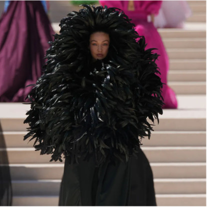 Balenciaga Couture: Ο Pierpaolo Piccioli γράφει το πρώτο του κεφάλαιο στην haute couture του οίκου